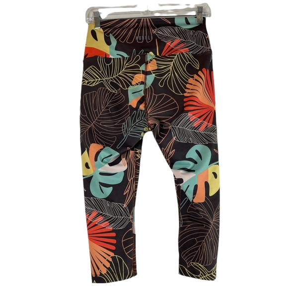 NOBULL High-Rise Crop Leggings in Oasis Floral print - Picture 5 of 12